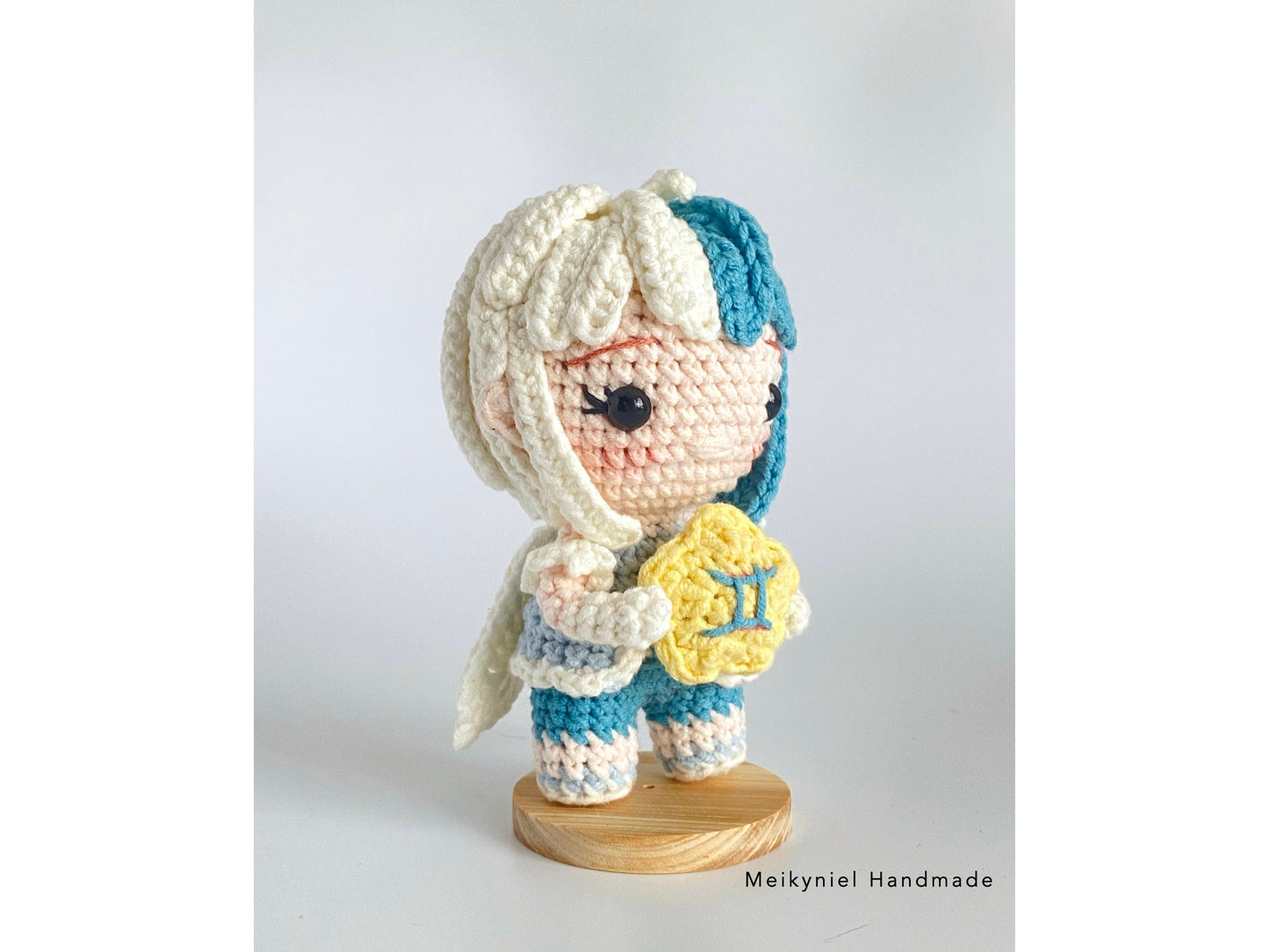 Crochet Doll Pattern : Chibi Star Sign "Gemini" Amigurumi Crochet Doll