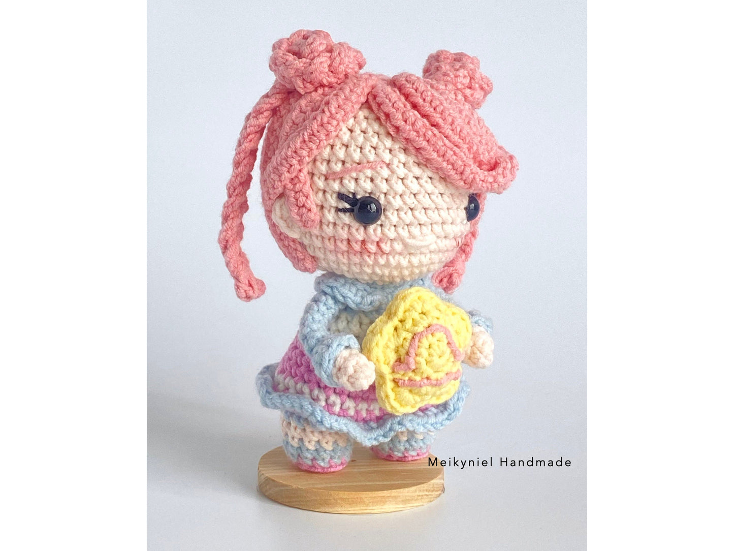 Crochet Doll Pattern : Chibi Star Sign "Libra" Amigurumi Crochet Doll