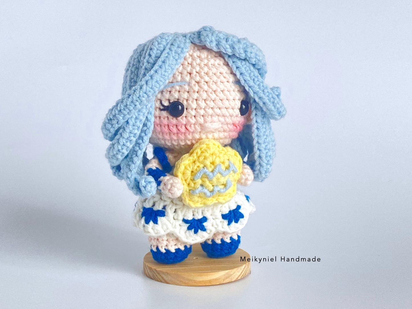 Crochet Doll Pattern : Chibi Star Sign "Aquarius" Amigurumi Crochet Doll